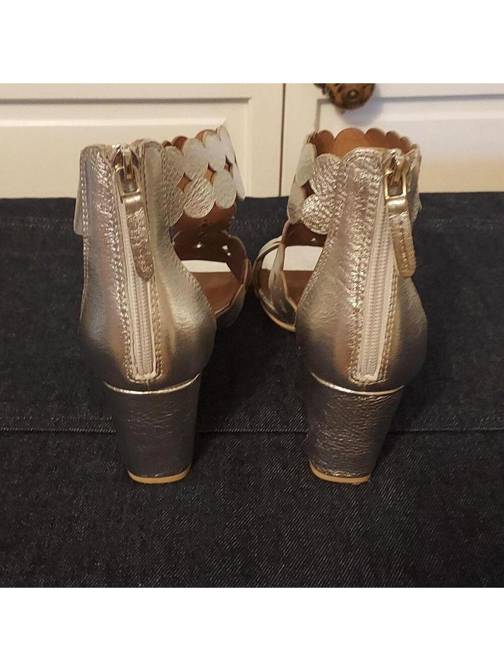 Silver Metallic Strappy Sandal Size 7 - Picture 4 of 9